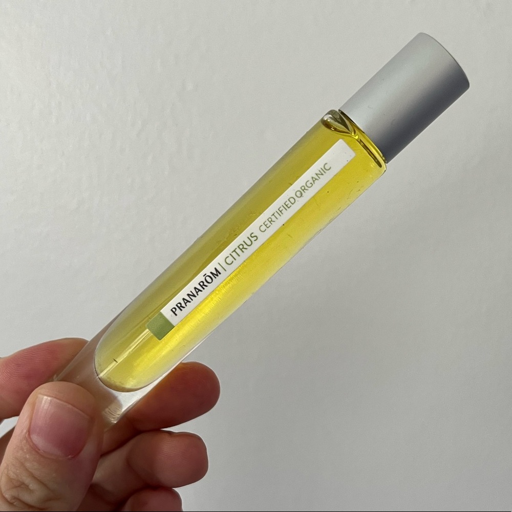 Pranarom Bergamont and sandalwood perfume roller “no box”